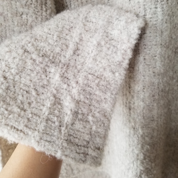 HOLZWEILER Barlind Oversized Turtleneck Sweater - Picture 12 of 16